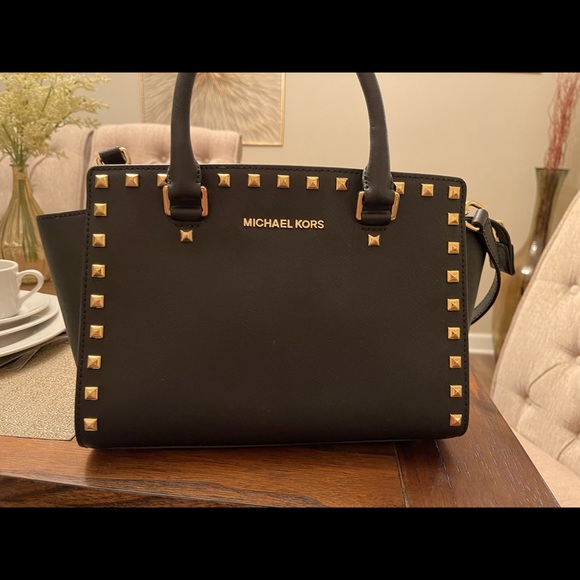 Authentic Michael Kors handbag with studs - Picture 1 of 4